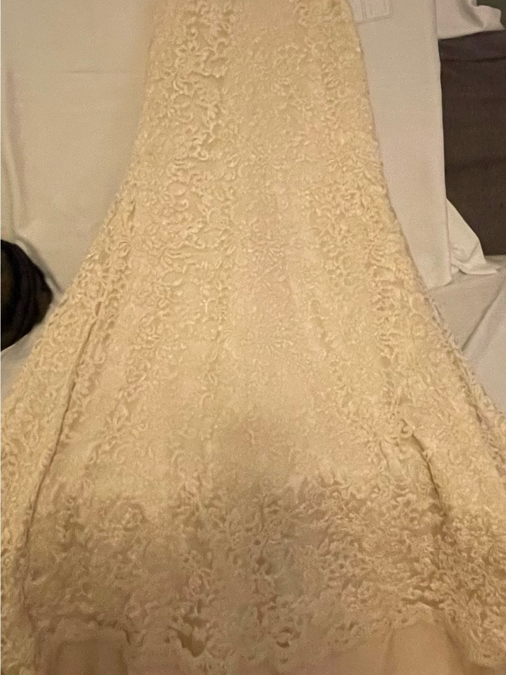 Romantic Lace Wedding Dress in Ivory-Cream